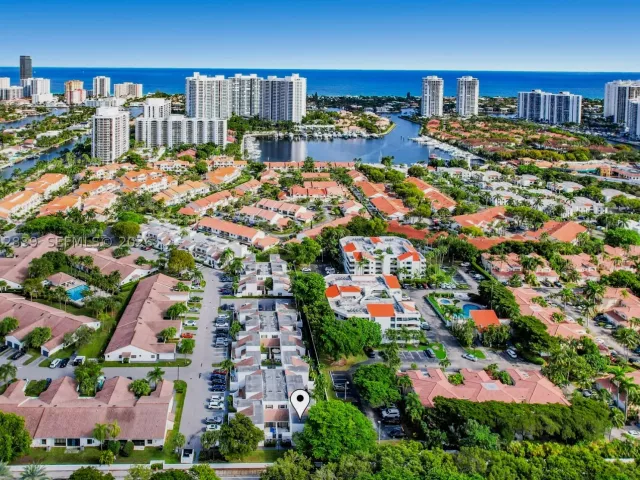 3-bedroom home for sale in Aventura - 21216 Harbor Way 158-15 - MondialRealty