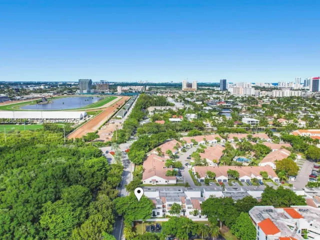 3-bedroom home for sale in Aventura - 21216 Harbor Way 158-15 - MondialRealty
