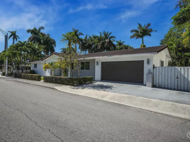 3-bedroom home for sale in Hollywood - 1301 Hollywood Blvd - MondialRealty