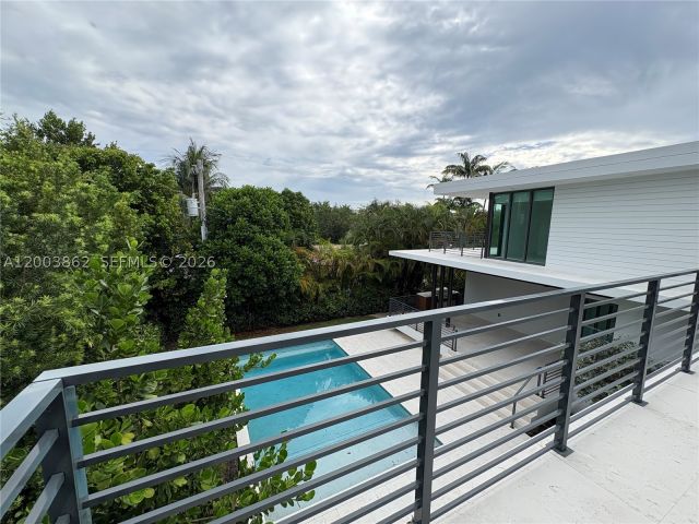 6-bedroom home for rent in Key Biscayne -  - MondialRealty