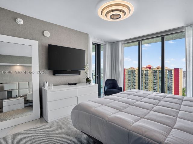 3-bedroom condo for sale in Sunny Isles Beach - 330 Sunny Isles Blvd 5-2301 - MondialRealty
