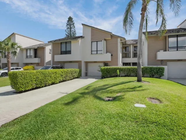 3-bedroom home for rent in Boca Raton - 22922 Ironwedge Drive - MondialRealty