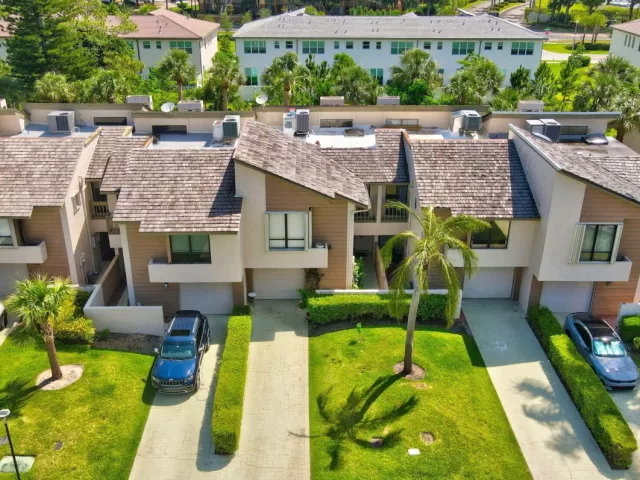 3-bedroom home for rent in Boca Raton - 22922 Ironwedge Drive - MondialRealty