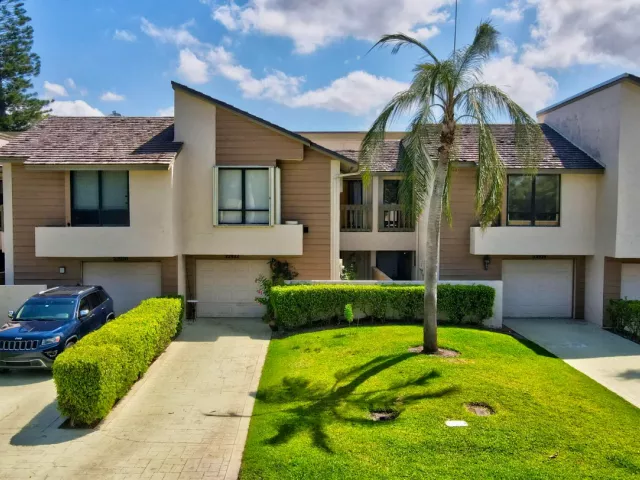 3-bedroom home for rent in Boca Raton - 22922 Ironwedge Drive - MondialRealty