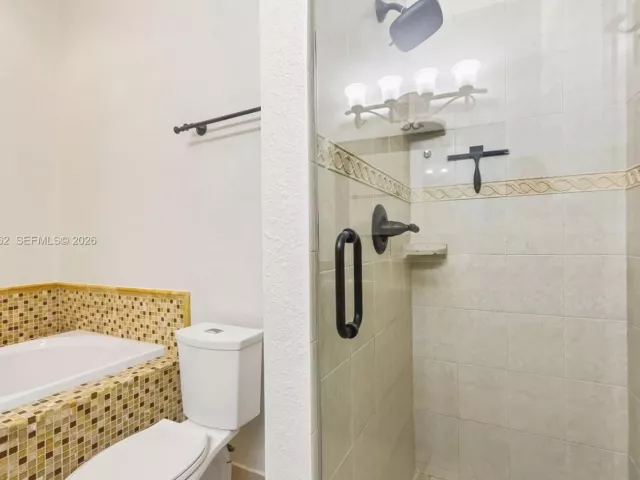 3-bedroom home for rent in Hallandale Beach - 2731 S Parkview Dr - MondialRealty