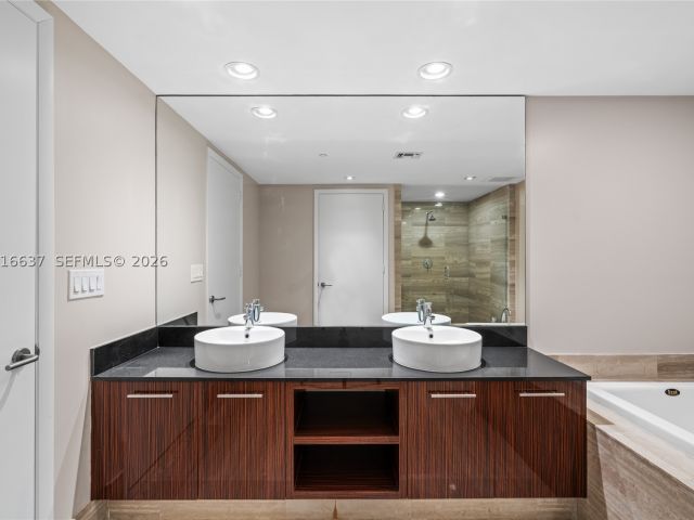 2-bedroom condo for rent in Hollywood - 3951 S Ocean Dr 1002 - MondialRealty