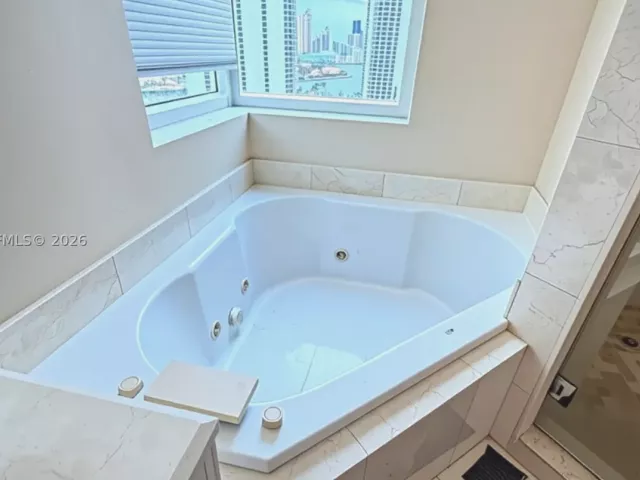2-bedroom condo for rent in Aventura - 19400 Turnberry Way 1132 - MondialRealty