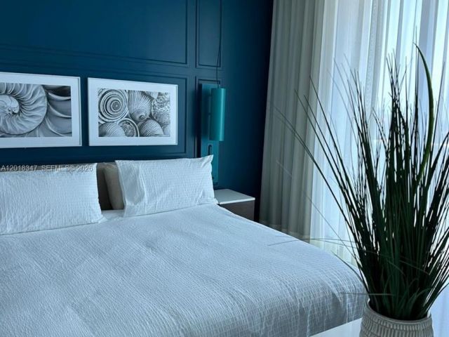 2-bedroom condo for sale in Sunny Isles Beach - 17315 Collins Ave 2006 - MondialRealty
