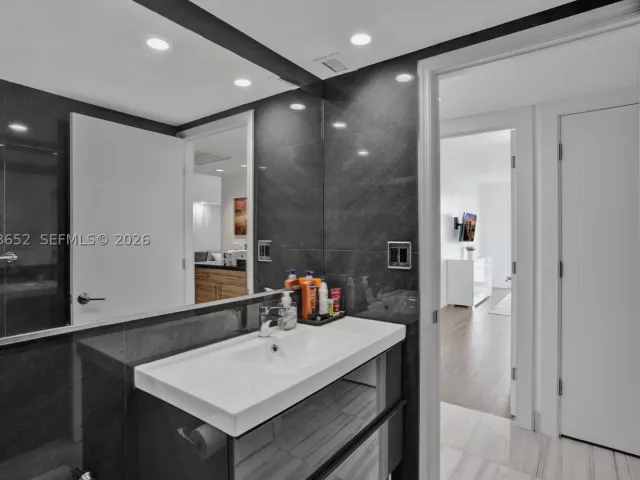 2-bedroom condo for sale in Sunny Isles Beach - 19370 Collins Ave 426 - MondialRealty
