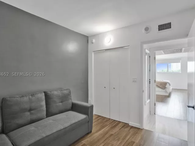 2-bedroom condo for sale in Sunny Isles Beach - 19370 Collins Ave 426 - MondialRealty