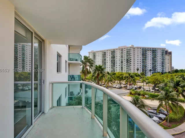 2-bedroom condo for sale in Sunny Isles Beach - 19370 Collins Ave 426 - MondialRealty