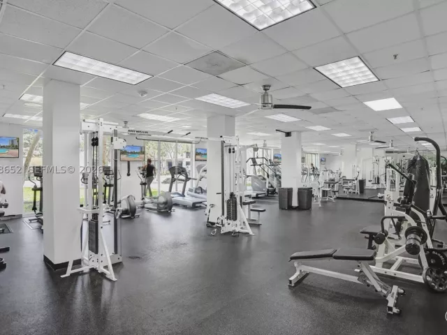2-bedroom condo for sale in Sunny Isles Beach - 19370 Collins Ave 426 - MondialRealty