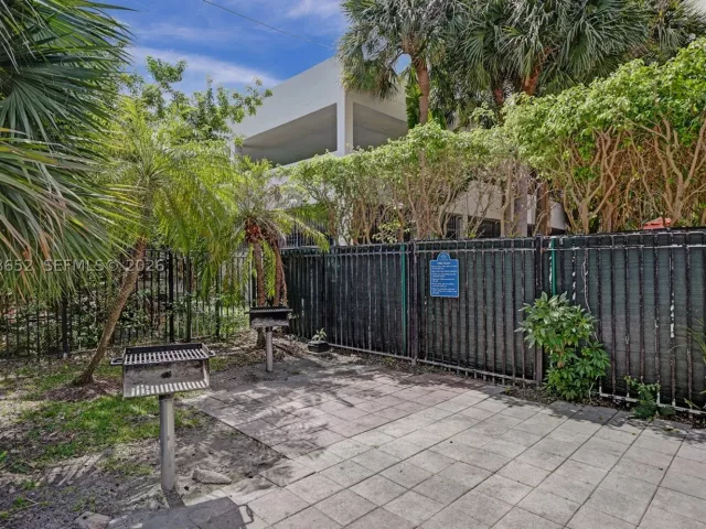 2-bedroom condo for sale in Sunny Isles Beach - 19370 Collins Ave 426 - MondialRealty