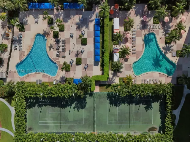 2-bedroom condo for sale in Sunny Isles Beach - 19370 Collins Ave 426 - MondialRealty