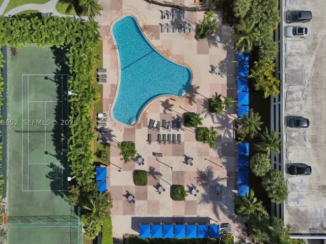 2-bedroom condo for sale in Sunny Isles Beach - 19370 Collins Ave 426 - MondialRealty