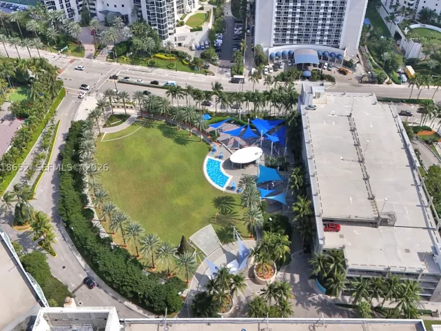 2-bedroom condo for sale in Sunny Isles Beach - 19370 Collins Ave 426 - MondialRealty
