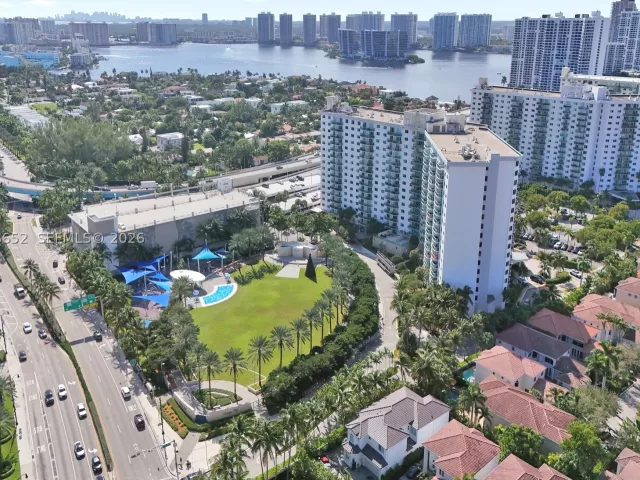 2-bedroom condo for sale in Sunny Isles Beach - 19370 Collins Ave 426 - MondialRealty