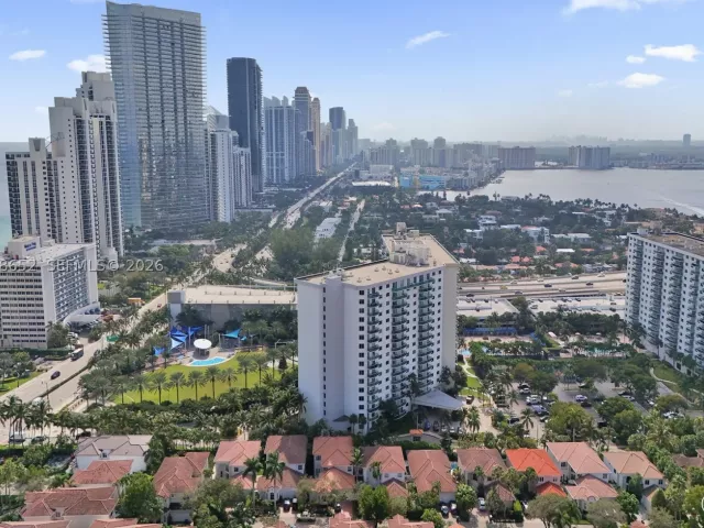2-bedroom condo for sale in Sunny Isles Beach - 19370 Collins Ave 426 - MondialRealty