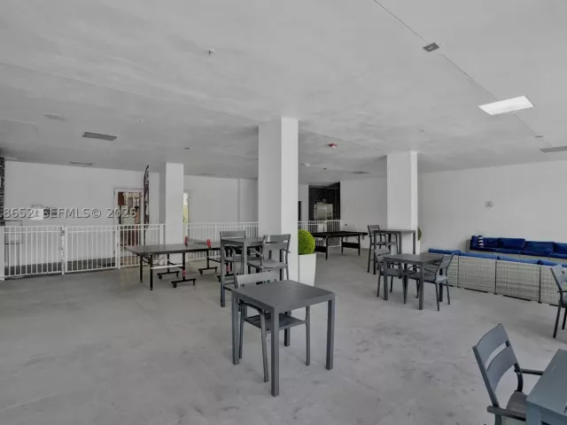 2-bedroom condo for sale in Sunny Isles Beach - 19370 Collins Ave 426 - MondialRealty