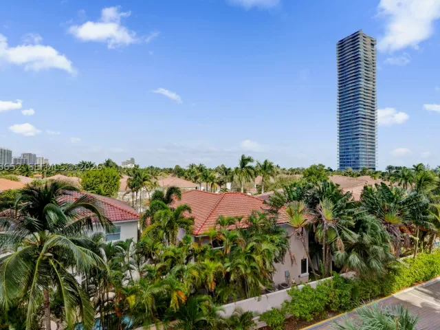 2-bedroom condo for sale in Sunny Isles Beach - 19370 Collins Ave 426 - MondialRealty