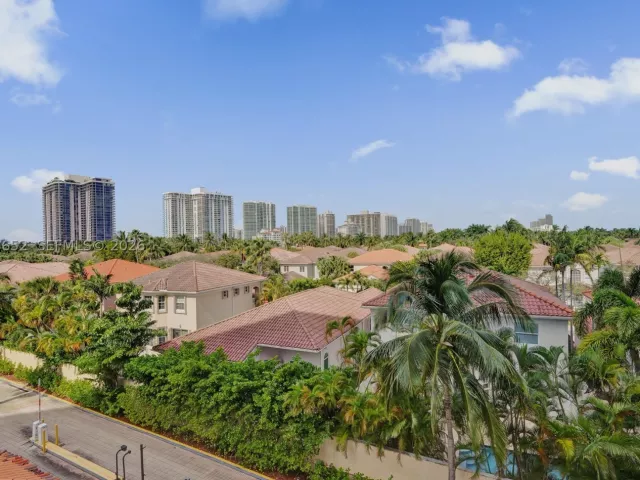 2-bedroom condo for sale in Sunny Isles Beach - 19370 Collins Ave 426 - MondialRealty