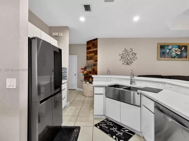 4-bedroom home for sale in Homestead - 3985 NE 15th St - MondialRealty