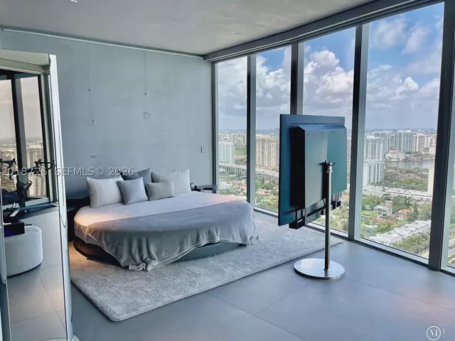 4-bedroom condo for sale in Sunny Isles Beach - 18555 Collins Ave 3705 - MondialRealty