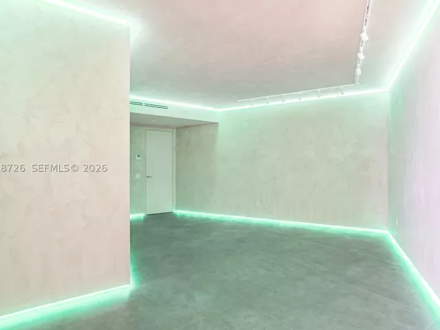 4-bedroom condo for sale in Sunny Isles Beach - 18555 Collins Ave 3705 - MondialRealty