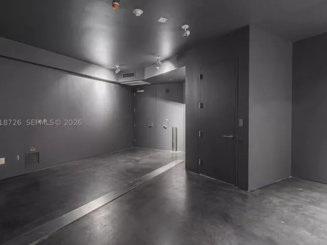 4-bedroom condo for sale in Sunny Isles Beach - 18555 Collins Ave 3705 - MondialRealty