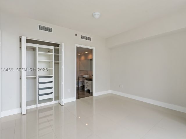 2-bedroom condo for sale in Miami - 495 Brickell Ave 2703 - MondialRealty