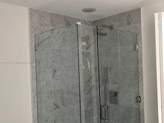 1-bedroom condo for rent in Miami - 801 S Miami Ave 2406 - MondialRealty