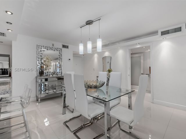 2-bedroom condo for sale in Miami Beach - 6039 Collins Ave PH7 - MondialRealty