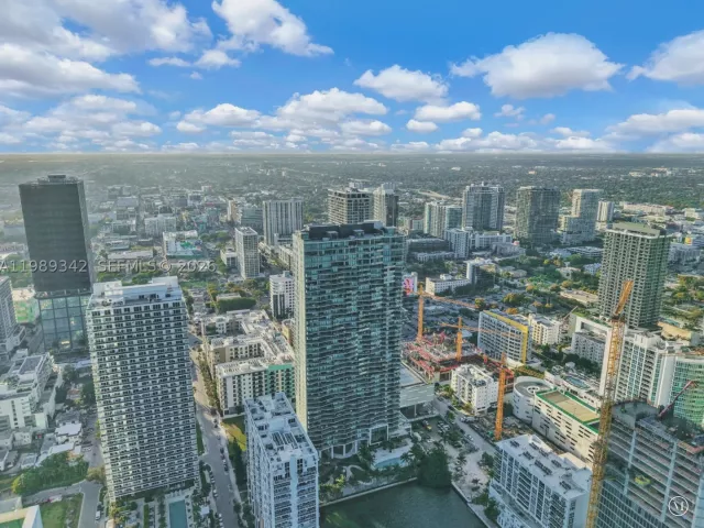 2-bedroom condo for sale in Miami - 460 NE 28th St 601 - MondialRealty