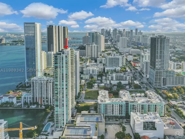 2-bedroom condo for sale in Miami - 460 NE 28th St 601 - MondialRealty