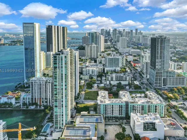 2-bedroom condo for sale in Miami - 460 NE 28th St 601 - MondialRealty