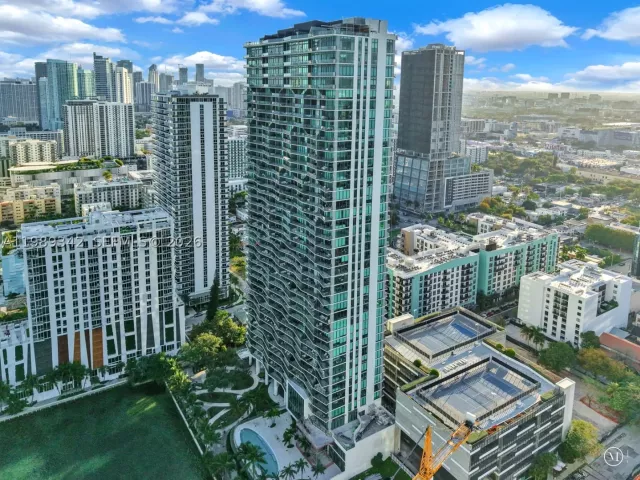 2-bedroom condo for sale in Miami - 460 NE 28th St 601 - MondialRealty