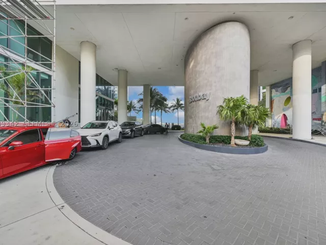 2-bedroom condo for sale in Miami - 460 NE 28th St 601 - MondialRealty