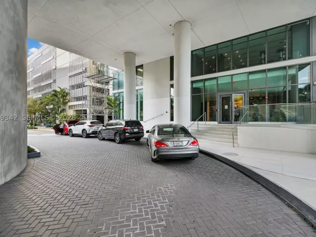 2-bedroom condo for sale in Miami - 460 NE 28th St 601 - MondialRealty