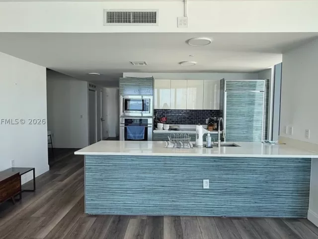 2-bedroom condo for sale in Miami - 460 NE 28th St 601 - MondialRealty