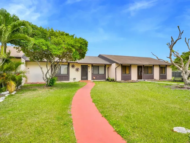 2-bedroom home for sale in Miami - 4909 SW 135th Ct - MondialRealty