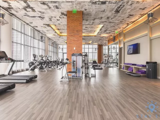 3-bedroom condo for sale in Hollywood - 4010 S Ocean Dr R2708 - MondialRealty