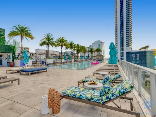 3-bedroom condo for sale in Hollywood - 4010 S Ocean Dr R2708 - MondialRealty