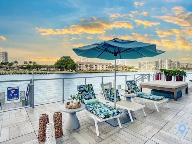 3-bedroom condo for sale in Hollywood - 4010 S Ocean Dr R2708 - MondialRealty