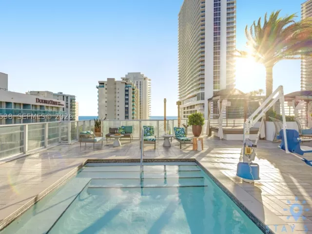 3-bedroom condo for sale in Hollywood - 4010 S Ocean Dr R2708 - MondialRealty