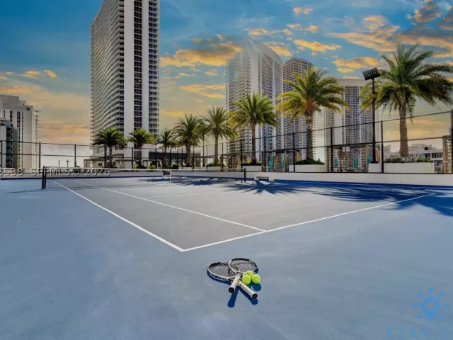 3-bedroom condo for sale in Hollywood - 4010 S Ocean Dr R2708 - MondialRealty