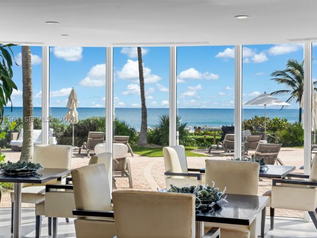 1-bedroom condo for sale in Sunny Isles Beach - 18101 Collins Ave 606 - MondialRealty