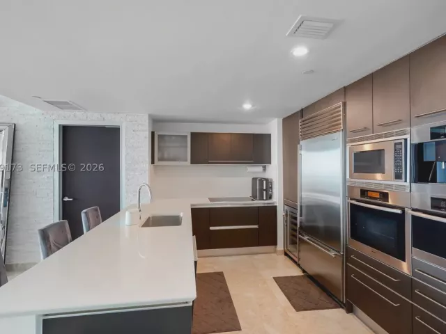 3-bedroom condo for sale in Sunny Isles Beach - 17001 Collins Ave 2805 - MondialRealty
