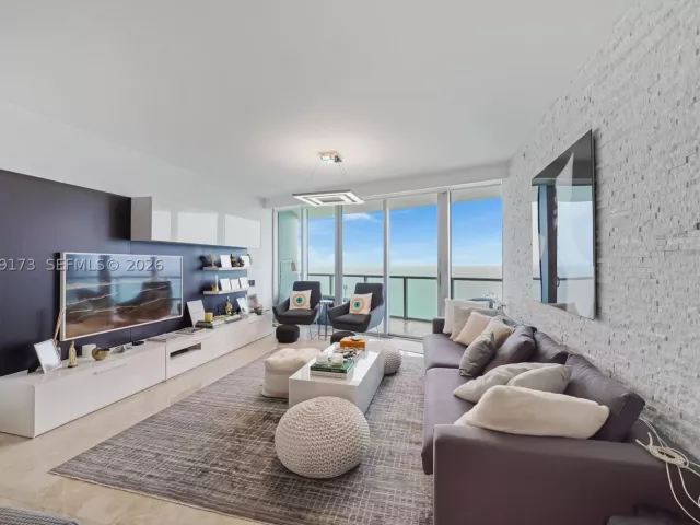 3-bedroom condo for sale in Sunny Isles Beach - 17001 Collins Ave 2805 - MondialRealty