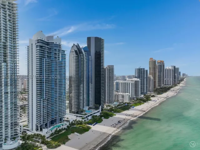 3-bedroom condo for sale in Sunny Isles Beach - 17001 Collins Ave 2805 - MondialRealty