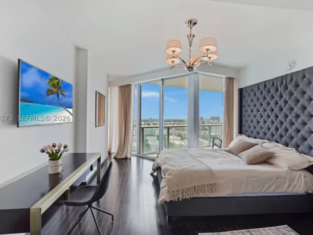 3-bedroom condo for sale in Sunny Isles Beach - 17001 Collins Ave 2805 - MondialRealty